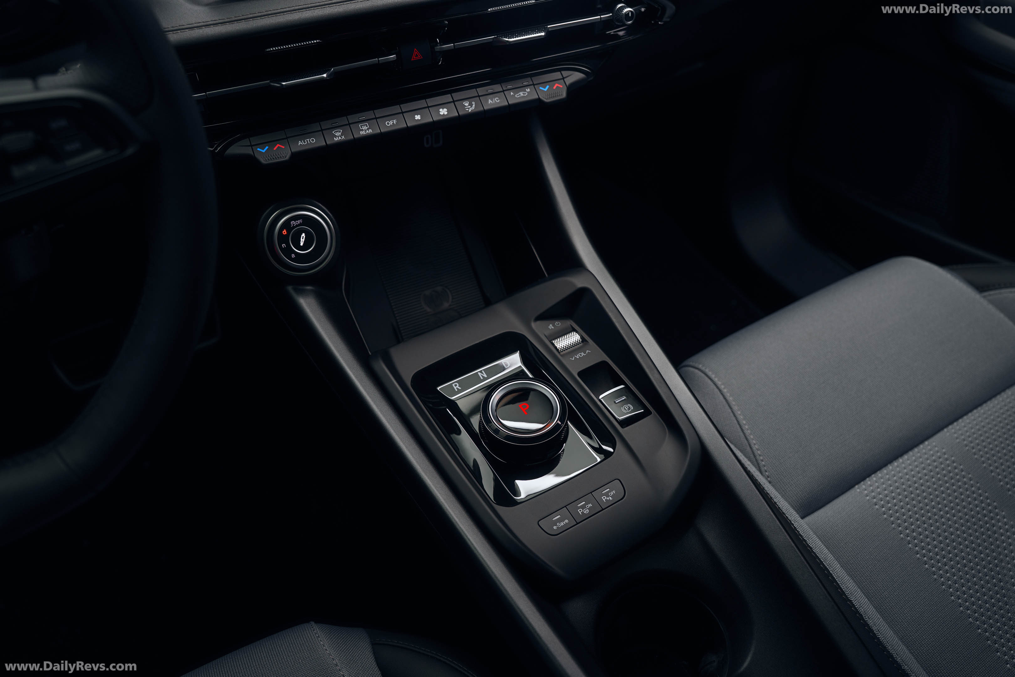 2027 Alfa Romeo Tonale Luna Rossa Interior
